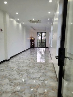 nhỉnh 8 tỷ oto đậu cửa__ vào nhà. nhà mới xây _ lô góc_ về ở luôn.