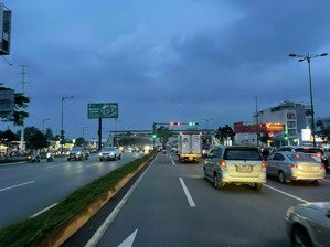 bán nhà mt trường chinh, dt 9 x 25m, cn 220m2, cấp 4, có hđt 40tr/th