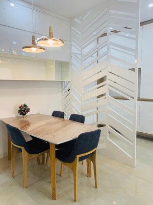 chính chủ cần bán căn hộ 73m2 tại vinhomes d''capitale, nội thất xịn, view đông nam mát mẻ