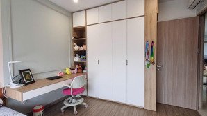 siêu hiếm 3n2 98m -hướng mát -full nội thất - tầng trung đẹp - tòa s402 trung tâm dự án vinhome sm