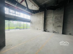 bán căn shophouse onsen ecopark hơn 110m2 phù hợp nhiều ngành nghề đối diện hồ thiên nga giá 10tỷ8