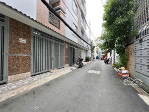 hiếm - diện tích lớn (4.5*17), cn 68m2, hẻm thông xe hơi, phùng văn cung, phú nhuận - chỉ 9 tỷ tl