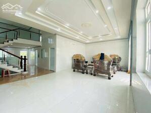 CHO THUÊ NHÀ LẦU NỘI THẤT CÓ SÂN KDC HỒNG LOAN ĐỐI DIỆN BẾN XE MỚI CẦN THƠ