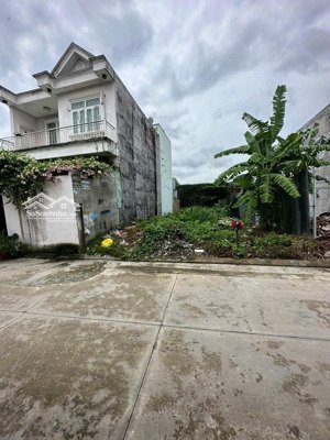 110m2 đất ngay sau chợ đức hoà, trung tâm tt. đức hoà, đường oto