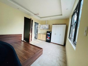 30m mặt tiền 3,3m nhà 5 tầng tổng 3ngu thang máy ngõ 3m