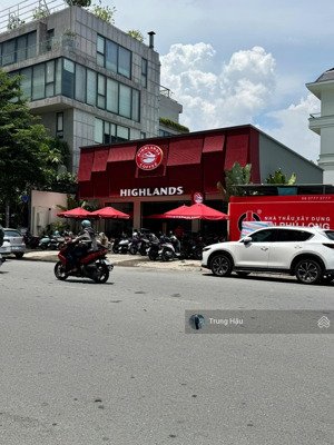 siêu vị trí mặt tiền tạ hiện, quận 2...dt.. 16 x 20m.. công nhận 320m2. hđt 250 triệu.. giá 115 tỷ