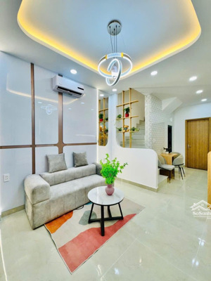bán nhà 3,3mx11m có phòng ngủ dưới trệt chủ bán gấp hạ giá 200 triệu tại hoàng văn thụ gần mặt tiền