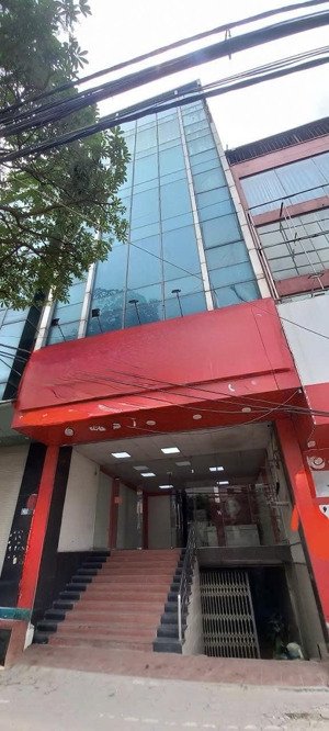 cho thuê tòa văn phòng 7 tầng mặt phố nhổn. tống diện tích 700m có hầm để xe giá 55tr/tháng.