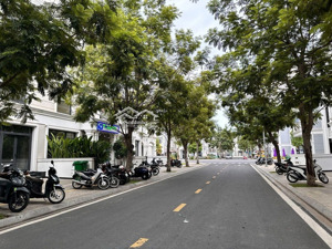 chủ gửi bán nhà phố the mahattan glory 200m2, vị trí đẹp gần bến du thuyền