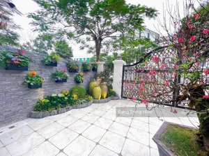 biệt thự gần hồ | ở ngay | vp công ty |đẹp nhất khu | view hồ | đường đôi | vỉa 3m