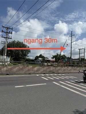 đất mặt tiền quốc lộ full thổ cư vuông vức ngang 30 dài 60 ngay trường cao đảng sát hạch lái xe