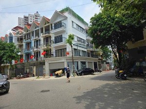 liền kề kinh doanh chân chung cư văn phú, cạnh ga tàu điện nhà đẹp full nội thất ở ngay giá đầu tư