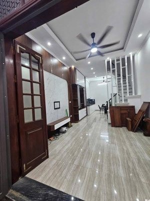 cho thuê nhà liền kề ngõ 67 phùng khoang 66m x5t ô tô tránh