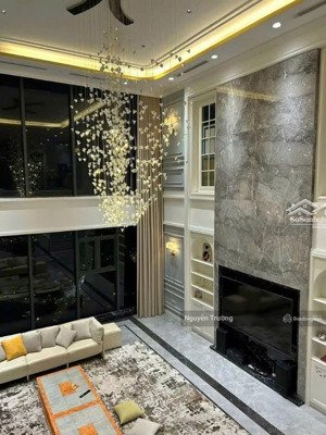 nhà mình bán penthouse 190m2, 4pn 3vs, nội thất làm tỉ mỉ để ở, sẵn sổ, chung cư the zei. giá 17 tỷ