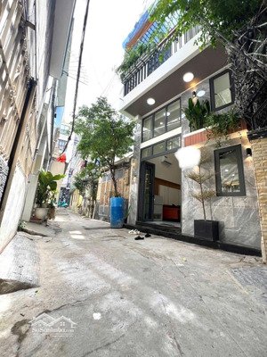 bán căn nhà 2 lầu full noi thất mới,
sát bên hẻm xe tải đường vũ tùng ,p2.q bình thạnh,tp hcm