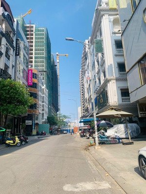 cho thuê tòa nhà 2 mặt tiền đối diện nhà thi đấu phú thọ, quận 10