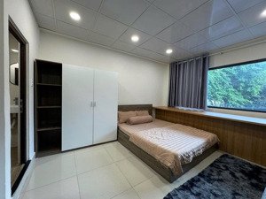 cho thuê phòng rộng 30m2 - thang máy - full nội thất mới - gần đh vlu và iuh