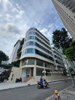 cho thuê vp dtsd 575m2 7 tầng giá 110tr/th, mt đường tạ hiện 30m, đảo kim cương q. 2, lh 