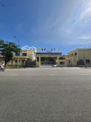 không có nền thứ 2, giá 5,9 tỷ, dt 5x20, sổ hồng, kdc phong phú 4 bình chánh, đối diện trường học