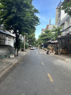 bán nhà c4 mt đường huy cận. dt 142.5m2 (ngang 5m) tiện xây căn hộ - nhà trọ cho thuê