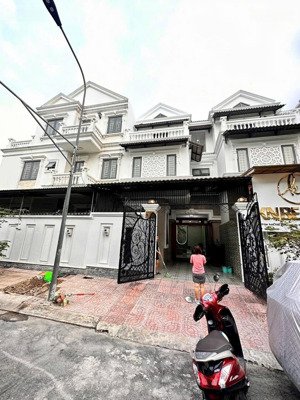 biệt thự mini, sổ riêng, 6.2 x 14m, trệt, 2 lầu, 4pn, 4wc, gara oto. đường 10m. ngay hà huy giáp.