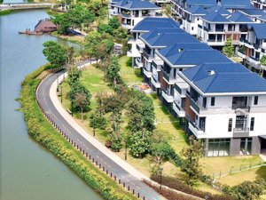 kẹt vốn bán gấp thu hồi vốn biệt thự góc 3 mặt tiền 450m² vị trí siêu vip id junction long thành