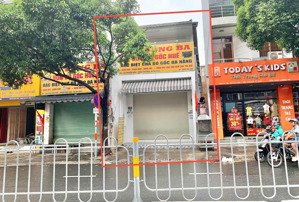 kẹt tiền cần bán gấp nhà mặt tiền đường nguyễn sơn, quận tân phú. dt: 5,6x19met. vị trí đẹp..