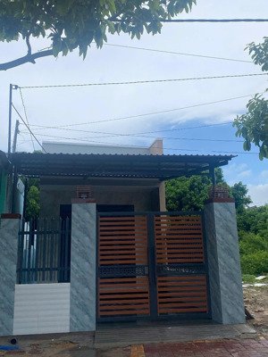 nhà siêu hợp lý mặt tiền đường nhựa lê duẩn rộng 23m cần bán