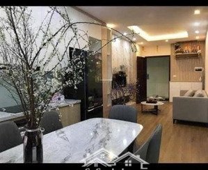 chủ đi nước ngoài nên bán lại căn hộ 2pn-1wc tầng trung, full nội thất, sẵn khách thuê. sổ lâu dài