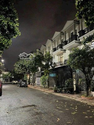 cho thuê nhà 4pn 4wc full nội thất phúc đạt phú lợi