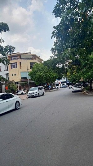 vị trí siêu đẹp đối diện công viên mặt tiền cao đức lân an phú quận 2, dt: 12x20m ( 240m2) 59 tỷ