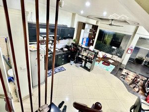 bán nhà việt hưng 50m2-7.2 tỷ-dân xây-full nội thất-ngõ thông-ô tô tránh cách 10m