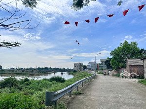 siêu phẩm đất thổ cư view sông mặt tiền gần 8m giá tốt tại đông yên!