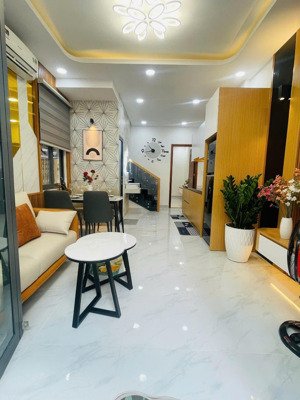 kẹt tiền ngân hàng cần bán gấp nhà lê quang định, 40m2, 3tỷ5, hẻm xe hơi