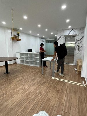 văn phòng làng việt kiều châu âu, 60 m2/tầng, sàn thông
