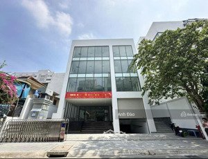 biệt thự cho thuê gần mt đường trần qúy kiên quận 2 . dt 20m x 36m hầm 3 lầu