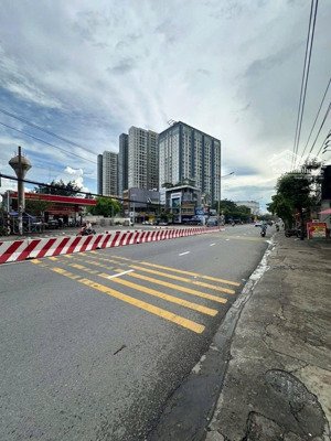 cần bán xưởng hiện đang cho thuê thu nhập gần 100 triệu/1 tháng tại tp dĩ an