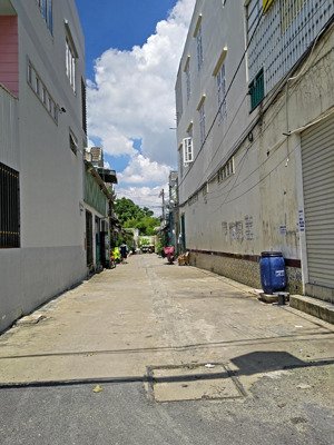 bán nhà hẻm xe tải. 2 tầng. cn: 84m2. giá chỉ 3,9 tỷ.