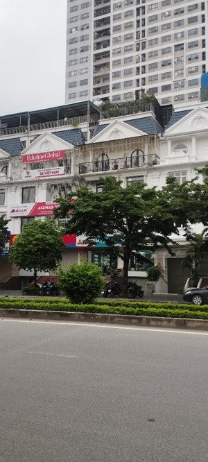 cho thuê biệt thự tại tp giao lưu, 110m2 x 5 tầng, thang máy, nhà xây mới chưa cho thuê lần nào