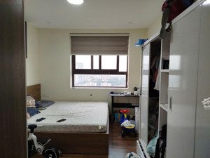 chính chủ bán căn hộ 3pn sáng đẹp full đồ xịn giá chỉ hơn 4 tỷ