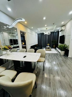 cần cho thuê ch 3pn dt:120m2 full nội thất giá chỉ 16tr khu trung tâm ngoại giao đoàn, hướng mát