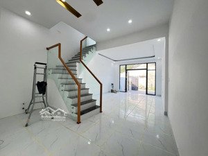 bán nhà đẹp , thị trấn diên khánh , nhà mới đẹp , đường oto , khu dân cư đông đúc . lh :0905211133