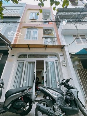 xoay vốn bán nhà 45m² đường đoàn văn bơ, p14, q4. xây 3 tầng, hẻm 5m, giá 1tỷ 690tr . sổ hồng riêng