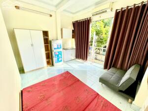 Cho thuê phòng tại Thành Thái Q10_Gần UEH, Huflit_có nội thất như hình_Ban công lớn.