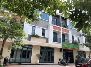 cần tiền gấp để đầu tư tôi bán nhà xóm chiếu - p.13 - q.4. đang cho thuê 19triệu/giá 3tỷ150