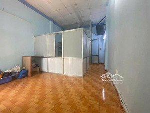 cho thuê nhà riêng tại hem 687 lạc long quân, 9 triệu, 64m2, 2pn, 1wc