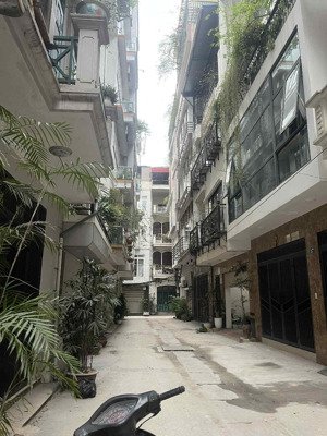 bán nhà phân lô siêu đẹp - phố tứ liên - ô tô tránh - thang máy - 6 tầng ở ngay
