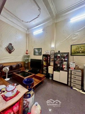 hàng cực nóng - bán nhà điện biên phủ - 3,5 tầng độc lập - vị trí siêu đẹp- ngõ nông.
-3ty380