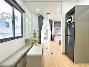 căn hộ ban công thoáng tách bếp full nt, gần cầu lê văn sỹ, bờ kè trường sa