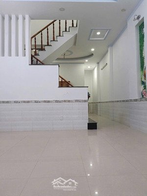 nhà trệt lầu 3 phòng ngủ gần quốc lộ 1k tiểu học giáo xứ bình an
